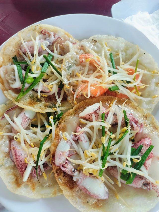 Thưởng thức bánh xèo mực khi du lịch Bình Ba Nha Trang - Ảnh từ An Trọng