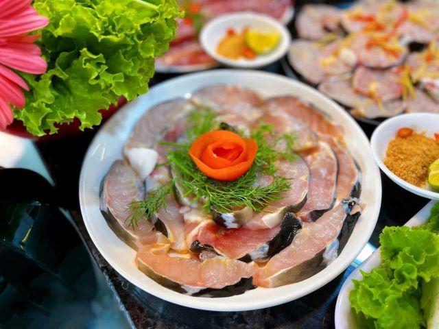 Thưởng thức lẩu cá Tầm - Đặc sản nổi tiếng ở Sapa