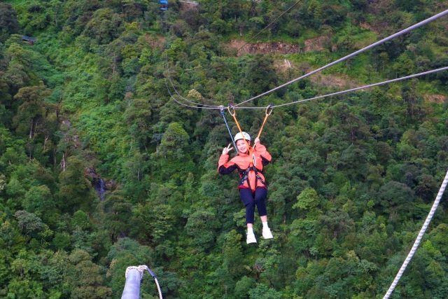 Trải nghiệm cảm giác mạnh qua trò chơi Zipline trượt qua thung lũng - Ảnh sưu tầm