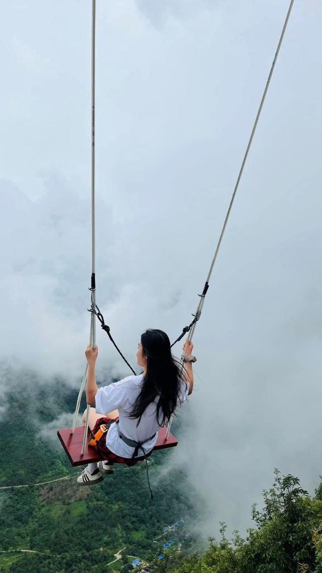 Trải nghiểm cảm giác ngồi trên xích đu vô cực tại Cổng trời Sapa - Ảnh sưu tầm