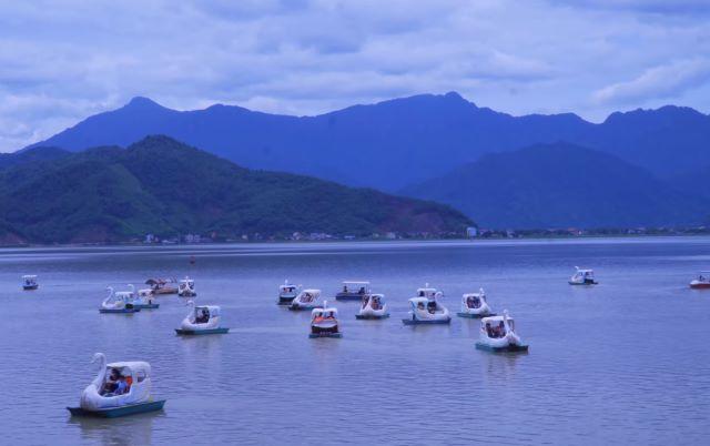 Du thuyền thưởng ngoạn tại Hồ Núi Cốc - Ảnh sưu tầm