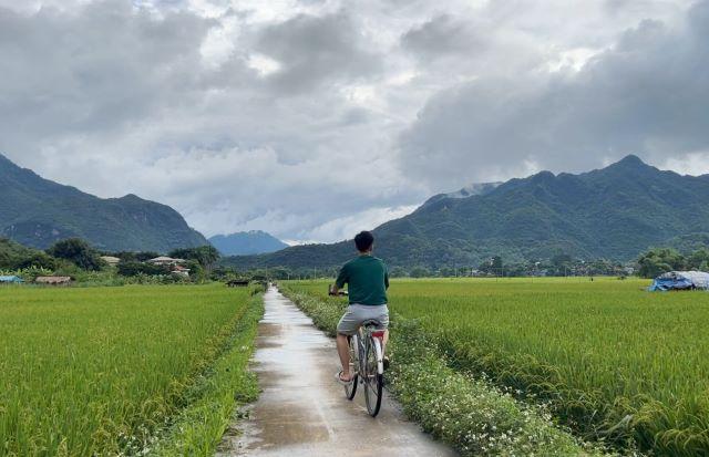 Trải nghiệm đạp xe đạp dạo quanh những bản làng ở Mai Châu Hòa Bình