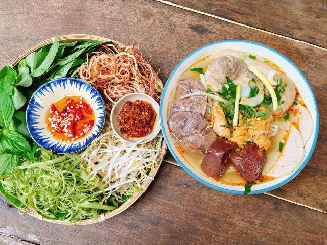 Bún bò Huế - một món ăn không thể bỏ qua khi du lịch Huế - Ảnh từ Nguyễn Thị Thanh Nhàn