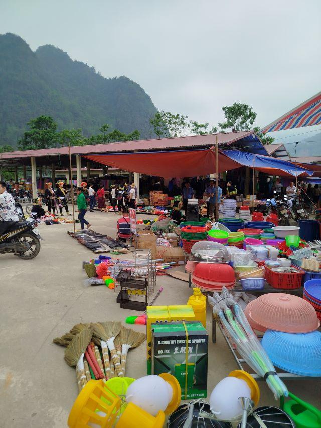 Tham gia các phiên chợ vùng cao - Ảnh từ Quý Triệu