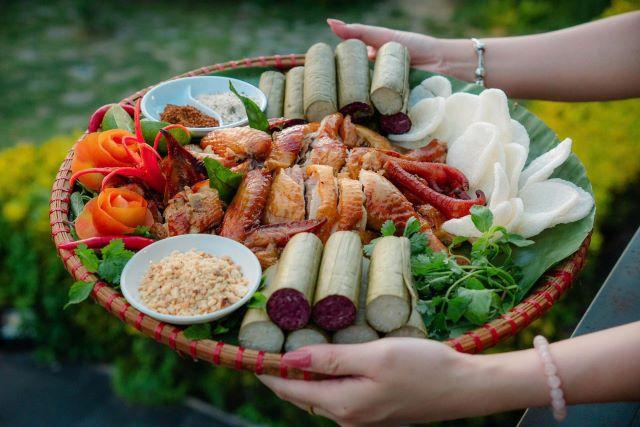 Thưởng thức gà đồi nướng mắc khén, cơm lam khi du lịch Mai Châu - Ảnh từ Ngọc Bíchh