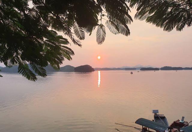 Ngắm nhìn vẻ đẹp thanh bình ở Hồ Thác Bà