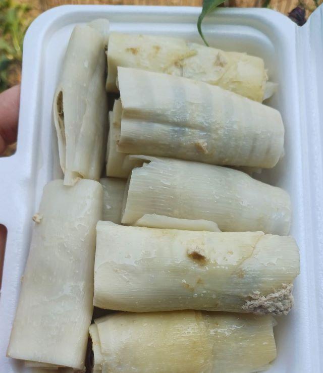 Thưởng thức đặc sản Măng vầu cuốn thịt - Ảnh từ Út Sinh