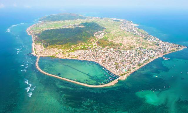 Thời điểm đẹp nhất để ra đảo thường là từ tháng 4 đến tháng 8 hàng năm – lúc thời tiết khô ráo, biển lặng, trời nhiều nắng đẹp - Ảnh sưu tầm