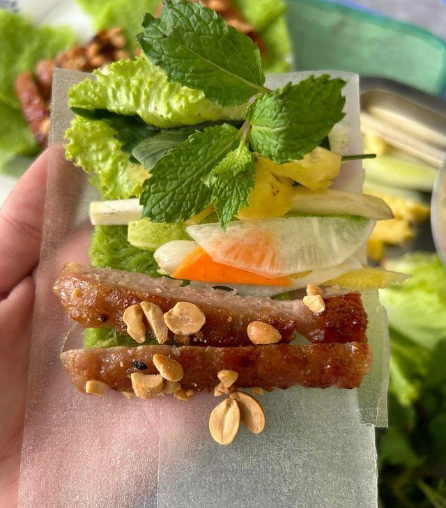Thưởng thức nem nướng Cái Răng - Ảnh sưu tầm