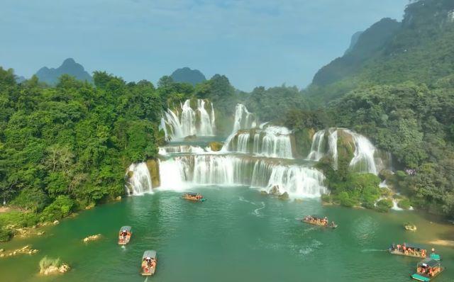 Đi thuyền ngắm thác Bản Giốc - Ảnh sưu tầm