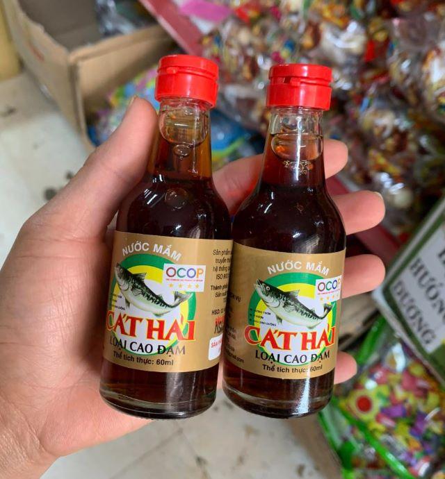 Mua nước mắm Cát Hải - Ảnh sưu tầm