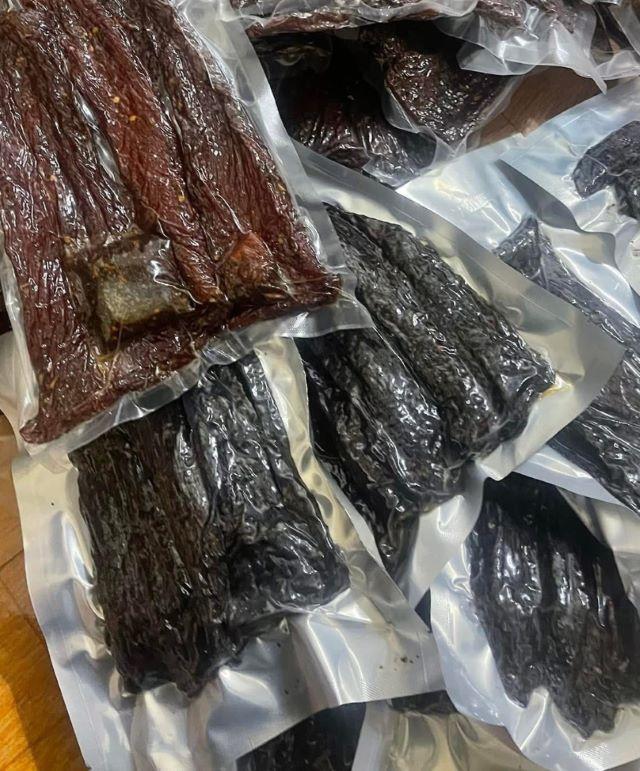 Mua thịt trâu gác bếp, lợn gác bếp - Ảnh từ Thu Hoài