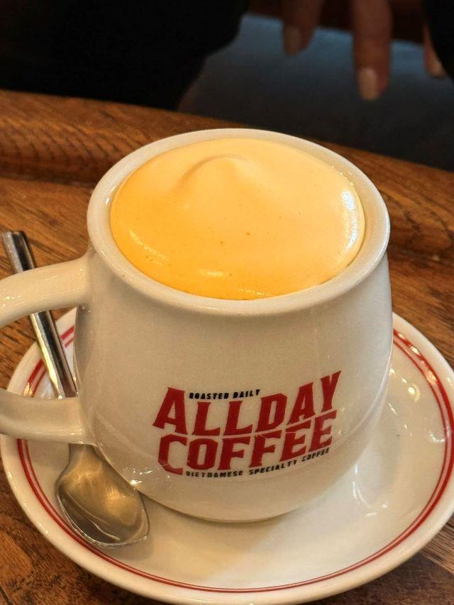 Thưởng thức Cafe trứng Hà Nội - Ảnh từ Nguyễn Thanh Vân