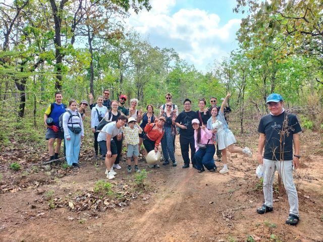 Đi bộ xuyên rừng Yok Đôn - Ảnh sưu tầm