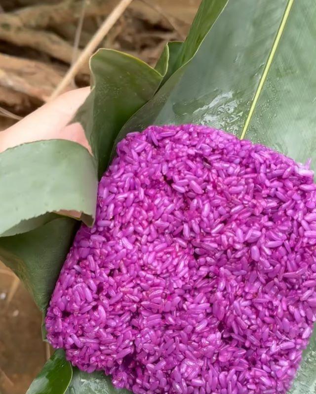 Thưởng thức xôi tím Lai Châu - Ảnh từ HoaHoaTB