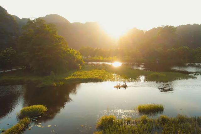 Bạn có thể ghé thăm Ninh Bình vào mọi thời điểm trong năm, bởi mỗi mùa nơi đây đều có một nét đẹp riêng - Ảnh sưu tầm