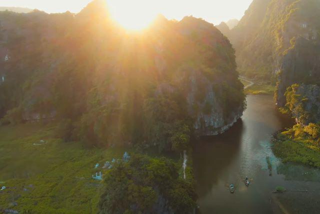 Cảnh quan non nước hữu tình được ví như “Hạ Long trên cạn” ở Nình Bình - Ảnh sưu tầm