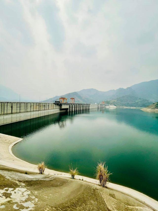 Lòng hồ thủy điện Sơn La - Ảnh từ Lương Tuấn Huy