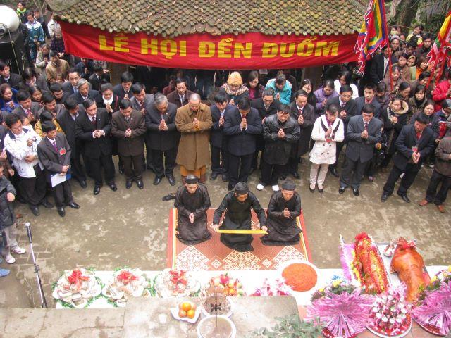 Lễ hội Đền Đuổm Thái Nguyên năm 2012 - Ảnh sưu tầm