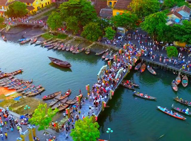 Phố cổ Hội An – một đô thị cổ tọa lạc ở hạ lưu sông Thu Bồn, thuộc vùng đồng bằng ven biển tỉnh Quảng Nam - Ảnh từ Đi