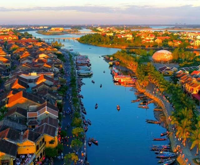 Tham quan các địa danh nổi tiếng tại Phố cổ - Ảnh từ Đi