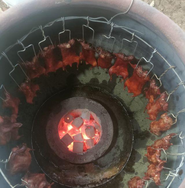 Đặc sản chuột quay lu - Ảnh sưu tầm