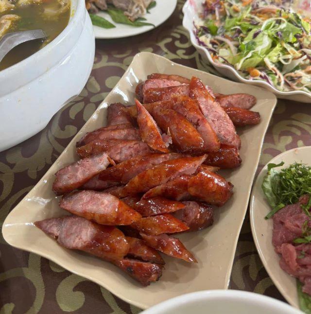 Đặc sản lạp sườn - Ảnh từ Gấm Bibi