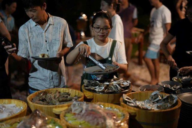 Thưởng thức các hải sản tươi sống - Ảnh sưu tầm