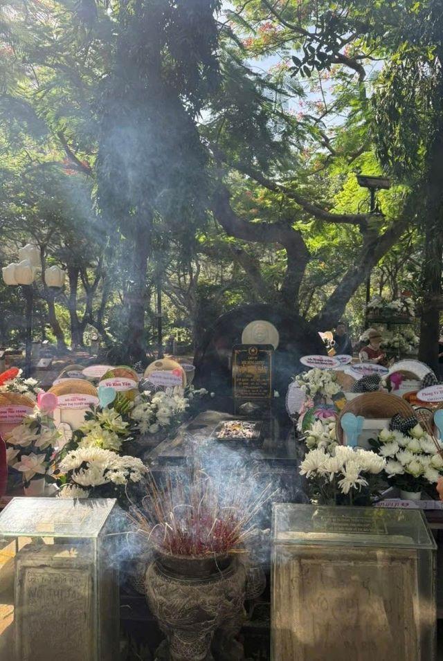 Viếng thăm các chiến sĩ ở Nghĩa Trang Hàng Dương - Ảnh sưu tầm