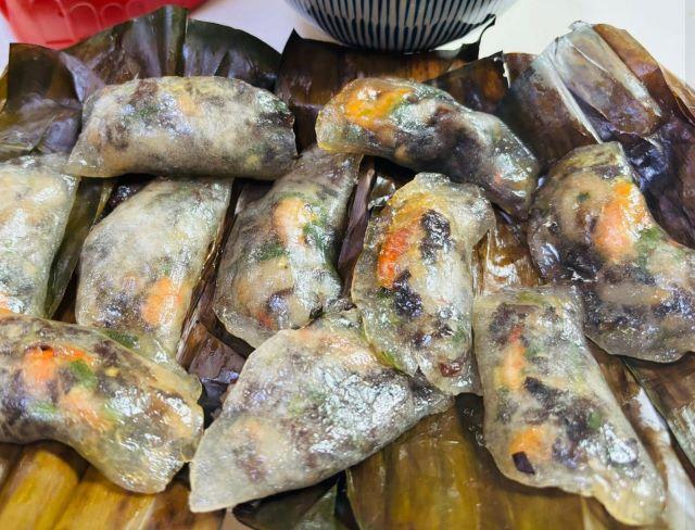 Thưởng thức bánh bột lọc - đặc sản Quảng Bình - Ảnh từ Lê Thu Huyền