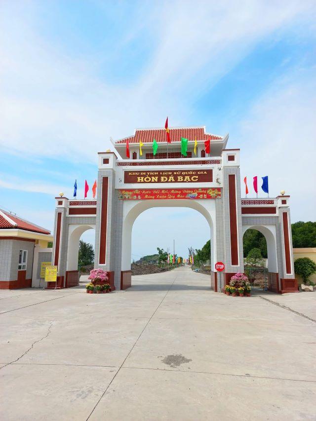 Khám phá khu di tích Hòn Đá Bạc (Cà Mau)