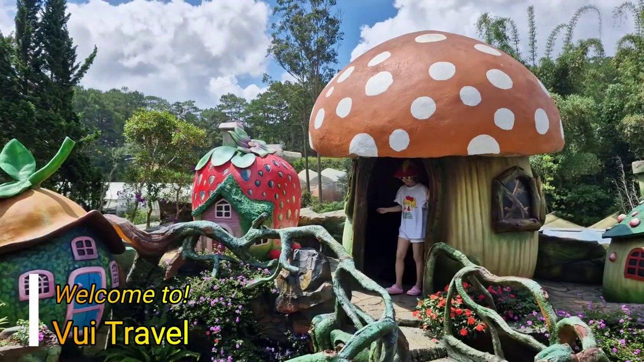 Cổng vào đầy màu sắc của Đà Lạt Fairytale Land.