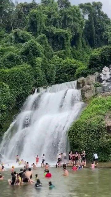 Khám Phá Thác Áo Vua: Viên Ngọc Xanh Ẩn Mình Cách Hà Nội 60km