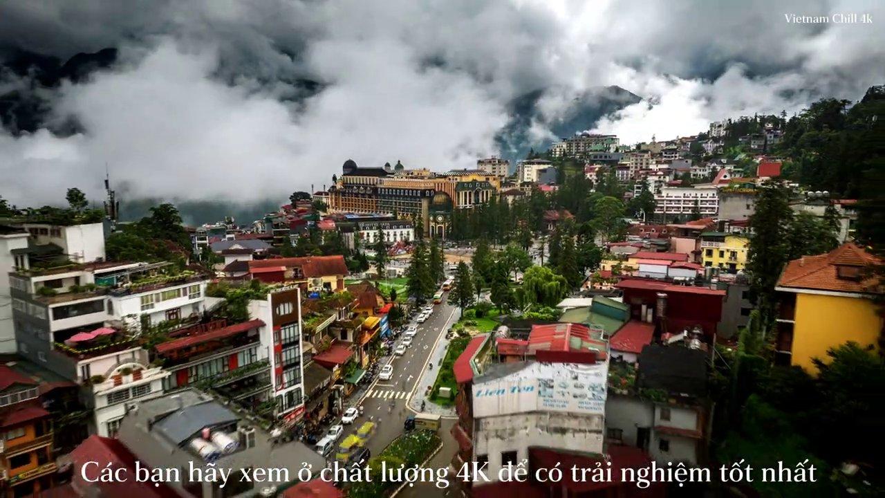 Toàn cảnh ruộng bậc thang Sapa nhìn từ trên cao, những đường cong mềm mại uốn lượn theo sườn núi tạo nên một bức tranh thiên nhiên tráng lệ.