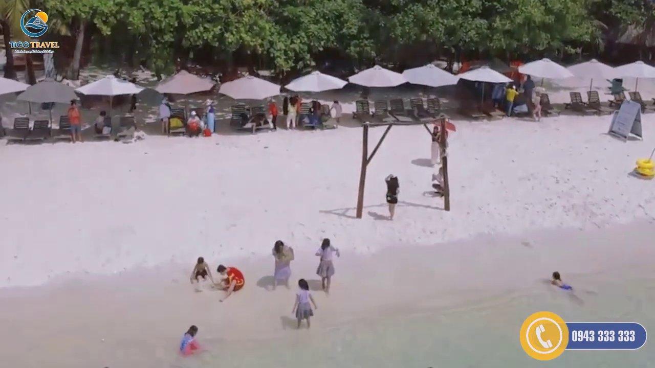 Phong cảnh bình minh yên bình trên biển Phú Quốc vào mùa khô.