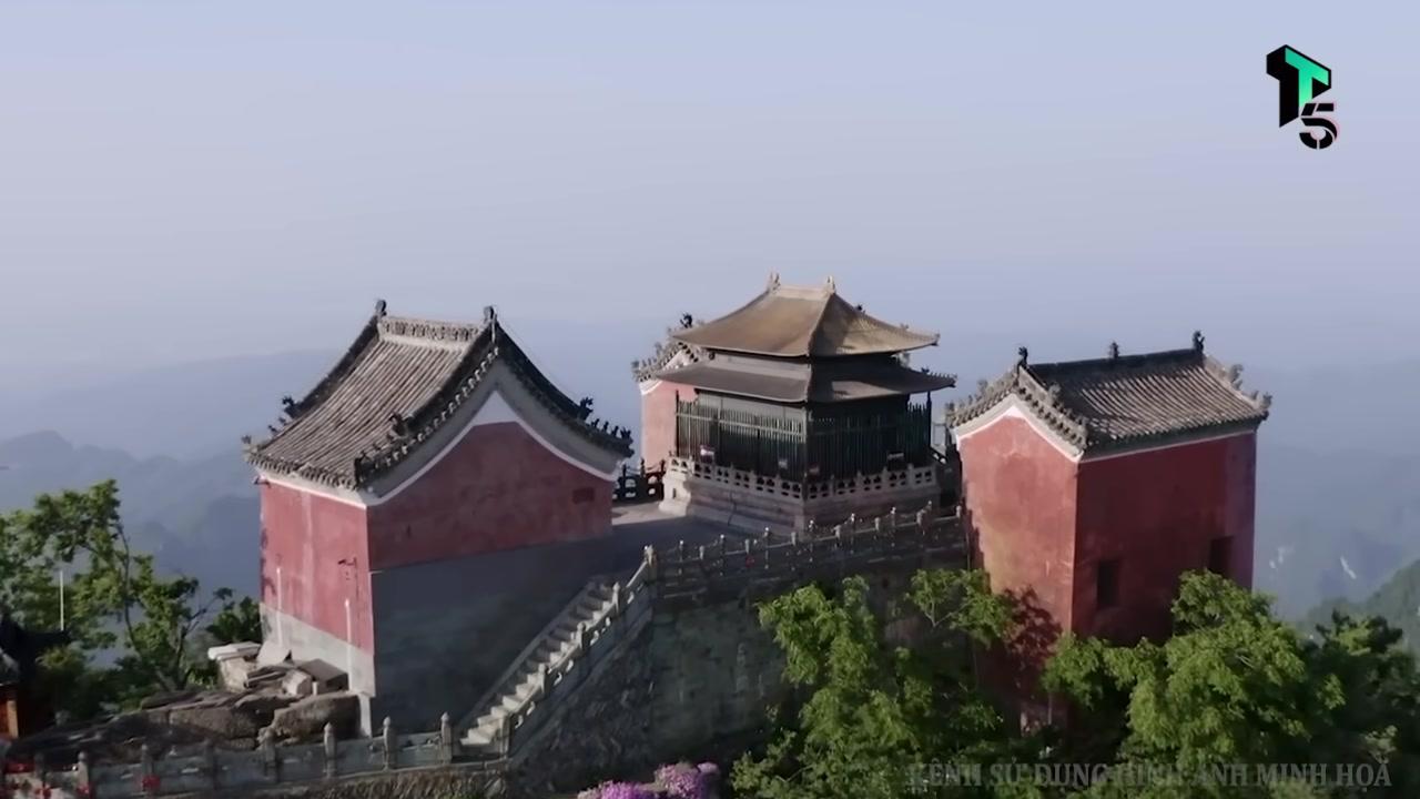 Toàn cảnh hùng vĩ của Núi Nga Mi, nơi được mệnh danh là cái nôi của võ học Trung Hoa.