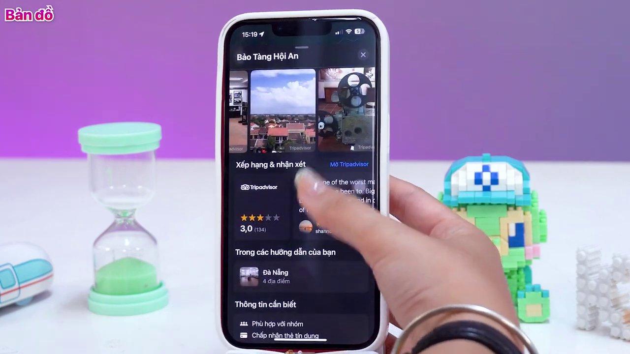 Một ghi chú trên iPhone với danh sách đồ cần mang và thông tin khách sạn.