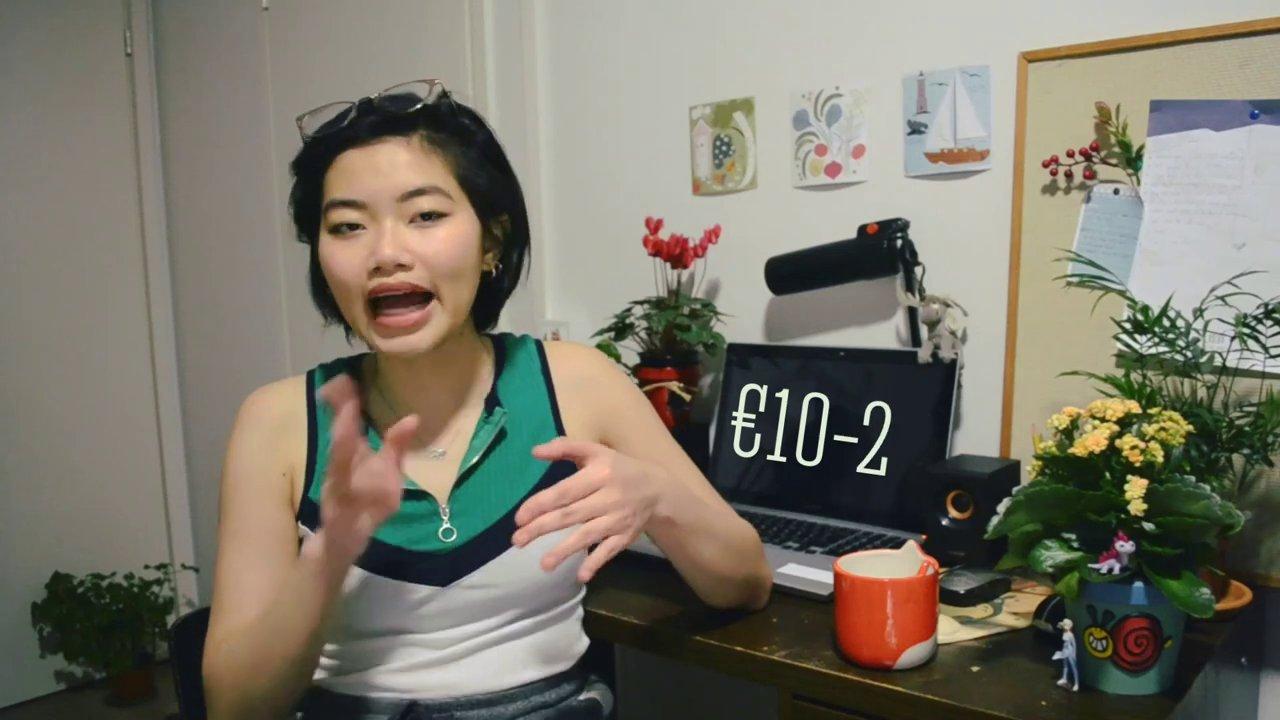 Một phòng hostel điển hình với không gian chung để du khách giao lưu và nấu ăn.