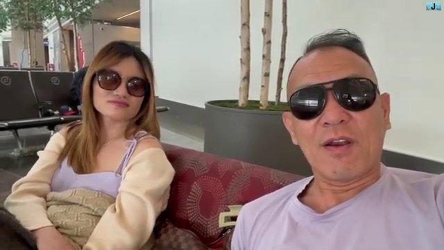 Một góc phòng tại Hotel Carousel, Rome - nhỏ nhắn, sạch sẽ với phong cách trang trí giản dị, đặc trưng của các khách sạn trung tâm châu Âu.