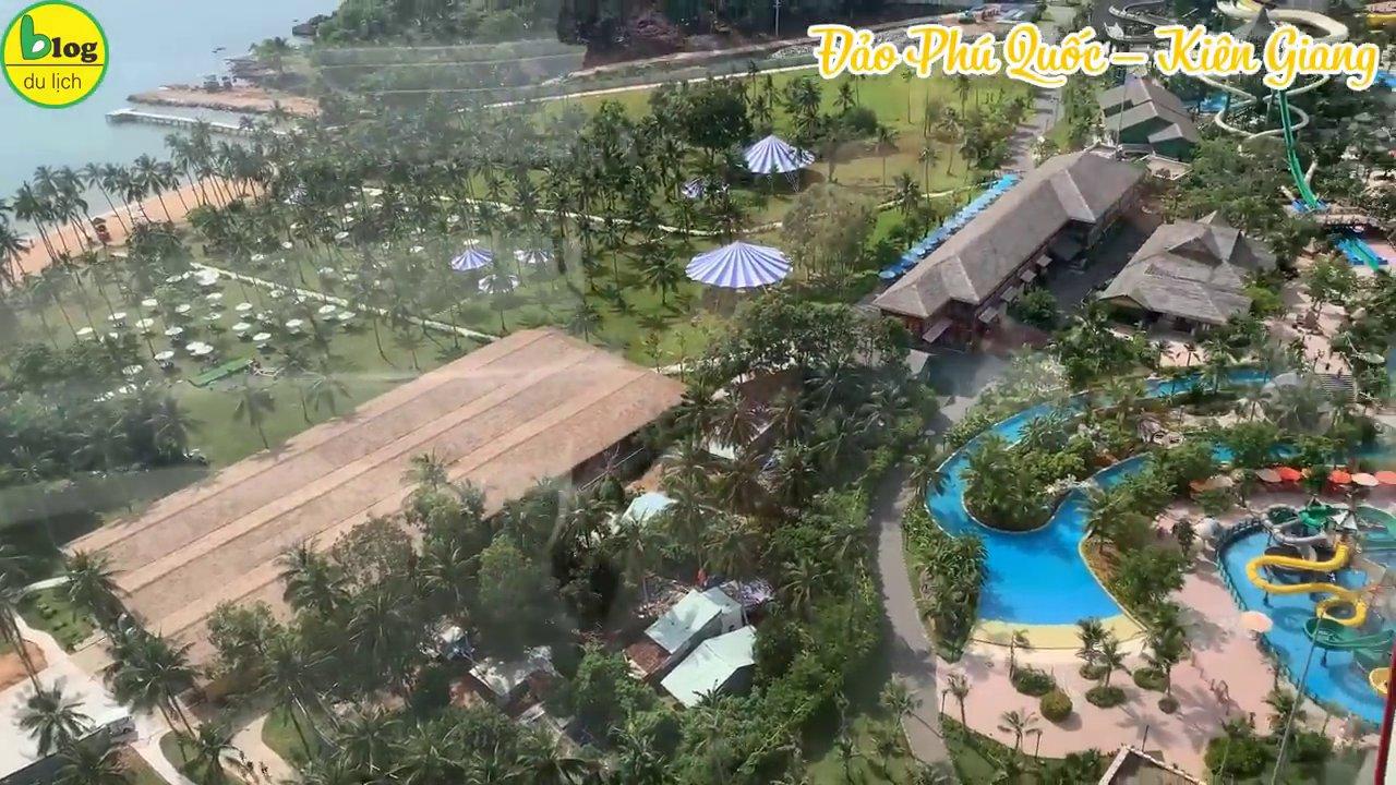 Bãi biển trong xanh, cát trắng tuyệt đẹp tại Phú Quốc.