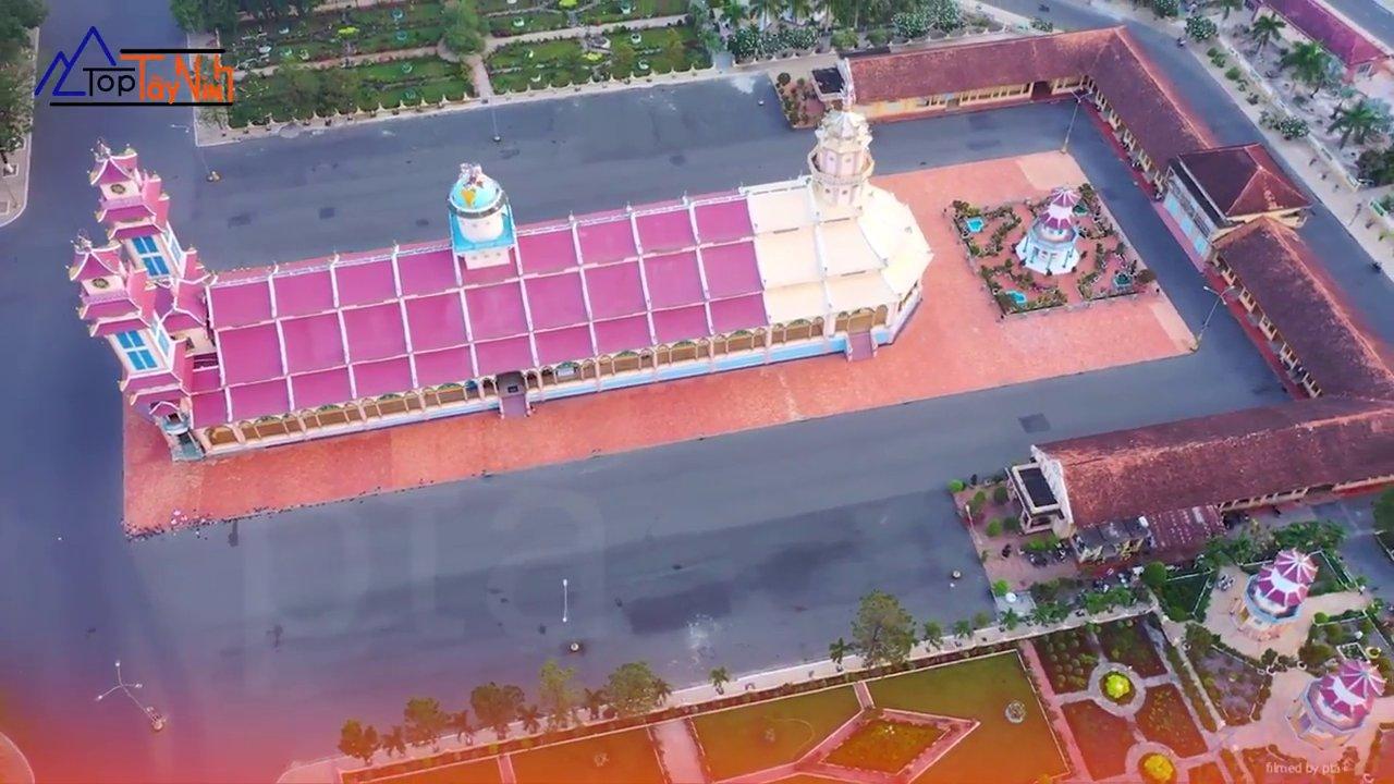 Kiến trúc độc đáo và màu sắc rực rỡ của Tòa Thánh Tây Ninh.