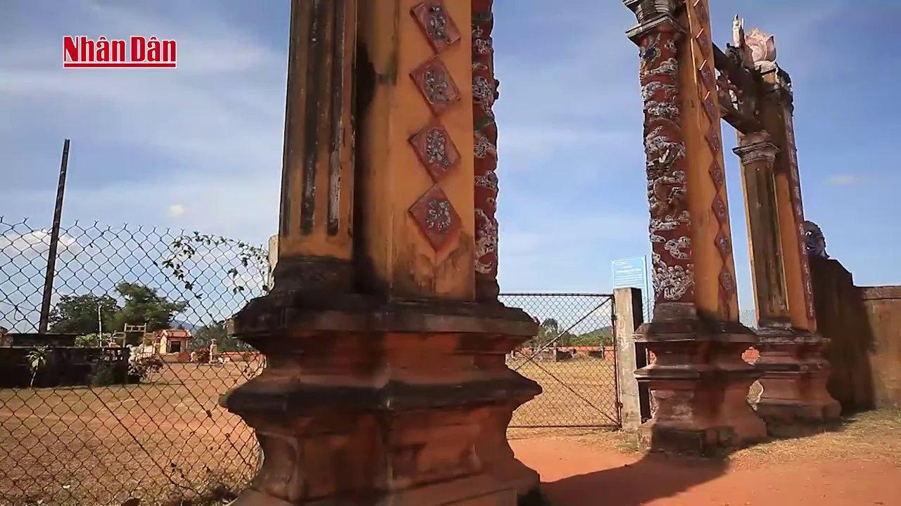 Hình ảnh khai quật khảo cổ làm phát lộ nền móng và kiến trúc cổ, hé lộ quy mô của kinh đô xưa.