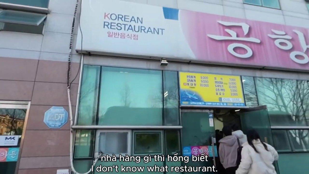 Bữa sáng đầu tiên tại Hàn Quốc tại một nhà hàng mang đậm phong cách địa phương.