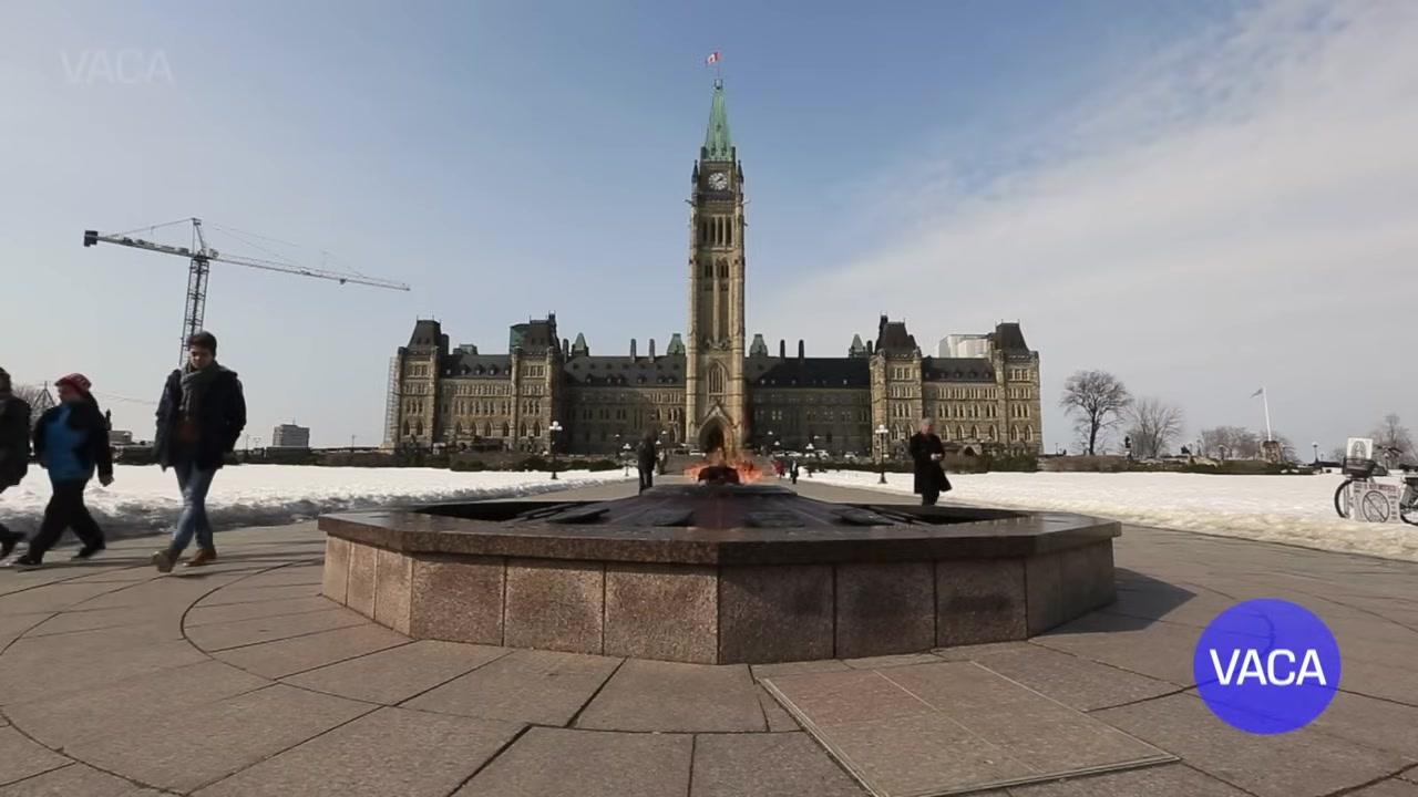 Tòa nhà Quốc hội Parliament Hill uy nghiêm tại thủ đô Ottawa.