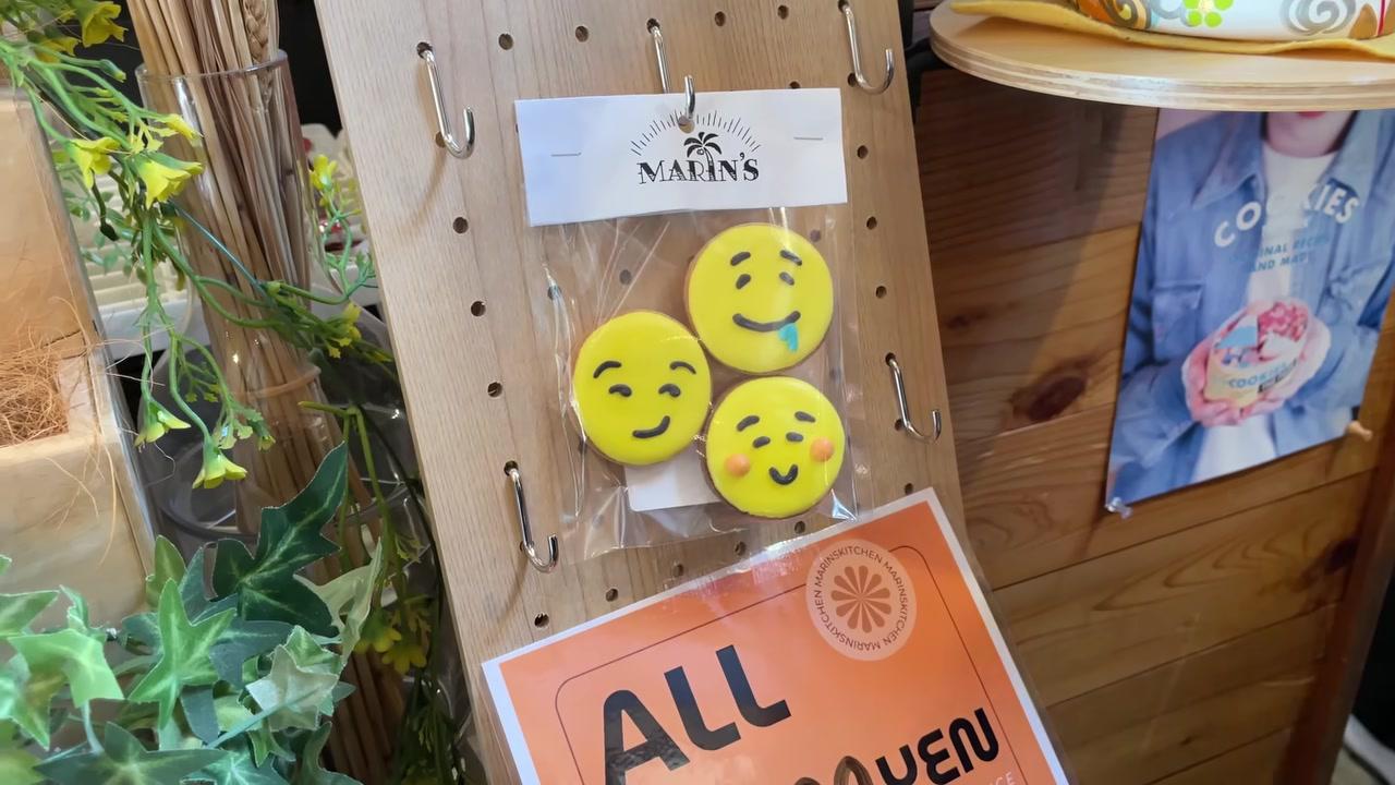 Khu vực ngoài trời của nhà hàng THE PARK, nơi thực khách vừa thưởng thức đồ ăn vừa ngắm nhìn cảnh quan xung quanh.