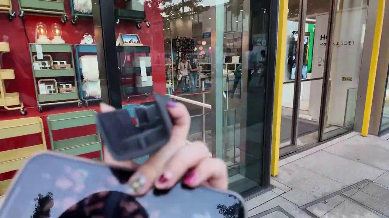 Một góc phố Shibuya về đêm, nơi những điều bất ngờ luôn có thể xảy ra.