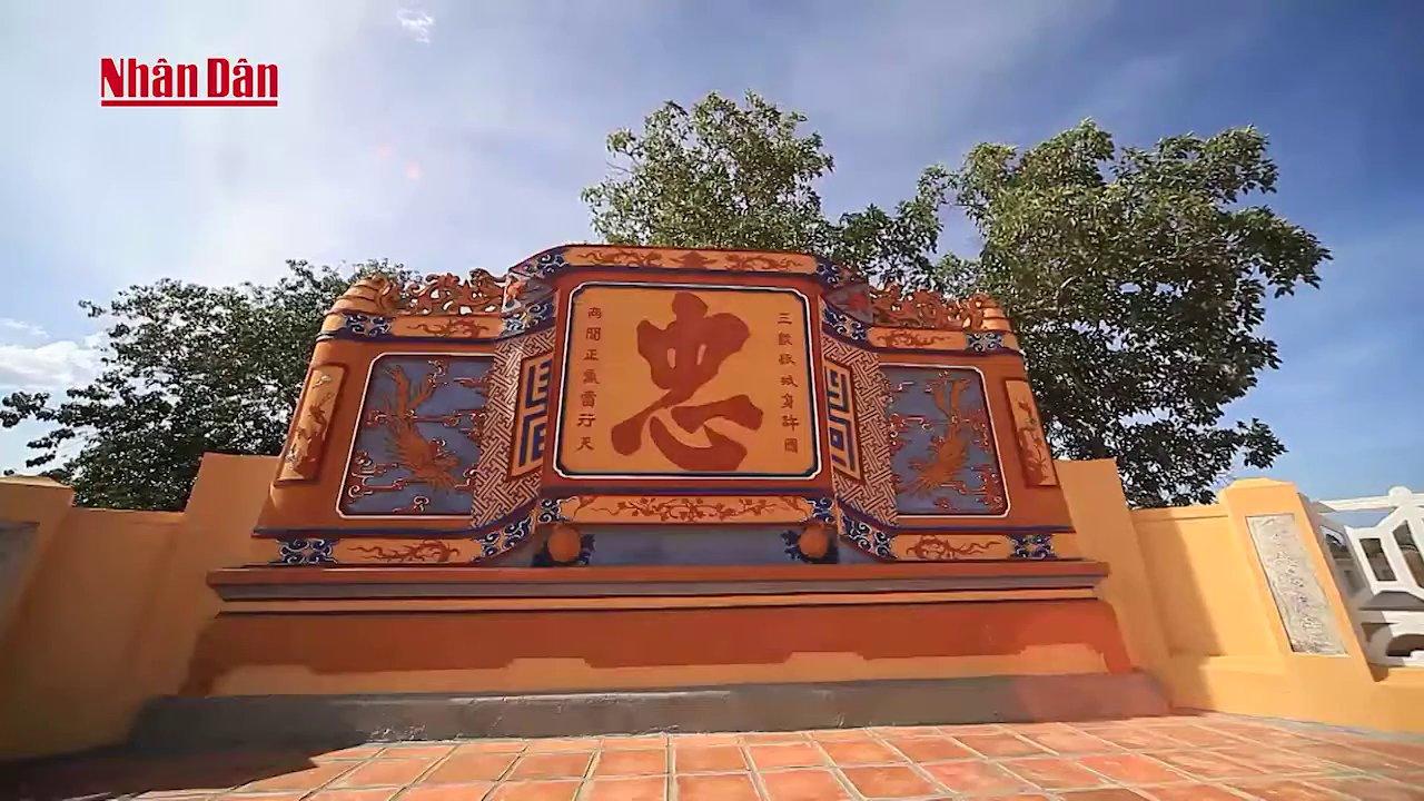 Toàn cảnh Tháp Cánh Tiên - một di tích Chăm Pa nổi tiếng trong khu vực, tạo nên bức tranh văn hóa đa sắc.