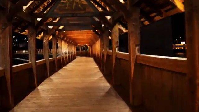 Thác Rhine hùng vĩ - thác nước lớn nhất ở Trung Âu với dòng nước cuồn cuộn đổ xuống.