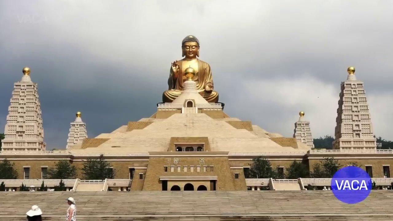 Quần thể kiến trúc đồ sộ và hùng vĩ của chùa Phật Quang Sơn.