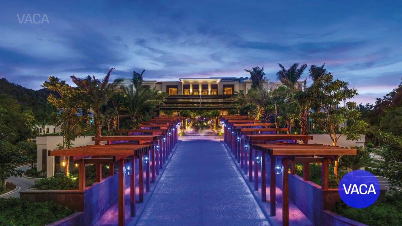 Kiến trúc độc đáo kết hợp giữa phong cách Anh và Hồi giáo của Nhà thờ Hồi giáo Ubudiah.